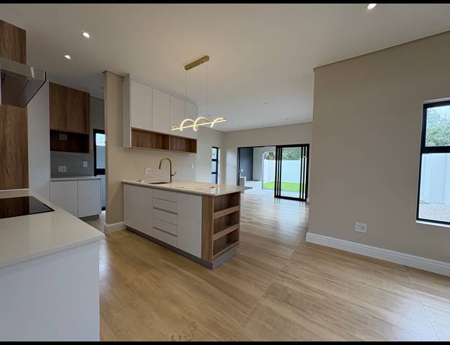 4 BEDROOM HOUSE FOR SALE IN SANDOWN